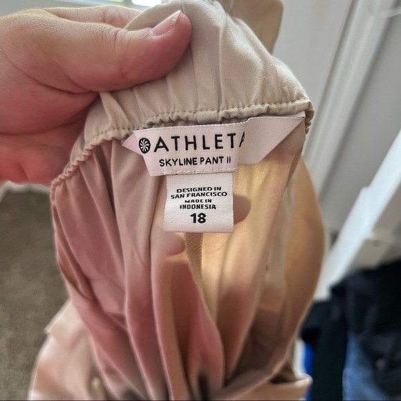 NEW Athleta Skyline Pant II in Tan Khaki Size 18 Paper Bag Waist MSRP $89 - Picture 7 of 8